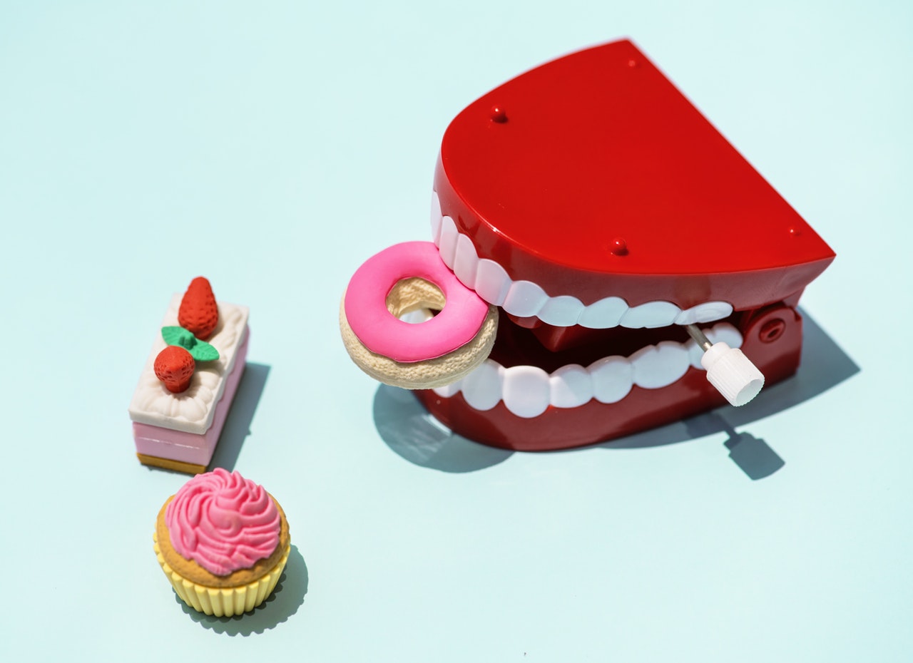 white teeth and three sweet cakes